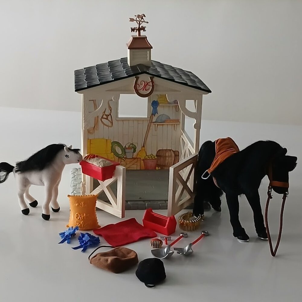 Madeline Horse Stable with Violette pony & Clementine horse